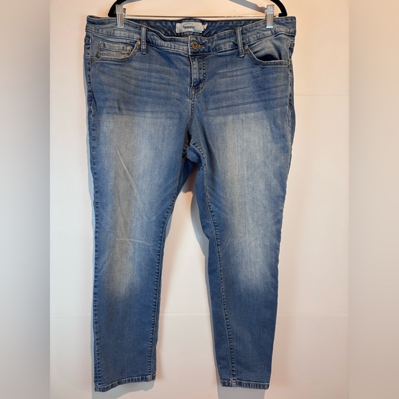 Torrid Women’s Plus Size 18R Straight Leg Jeans Light Wash Denim - Picture 1 of 11
